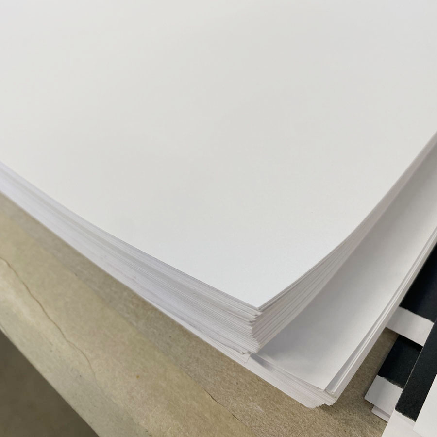 Materiale carta bianca liscia - per il cliente che desidera poi stampare e personalizzare il proprio packaging in maniera distintiva
